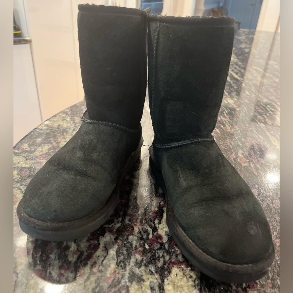 Classic Short UGG- Black